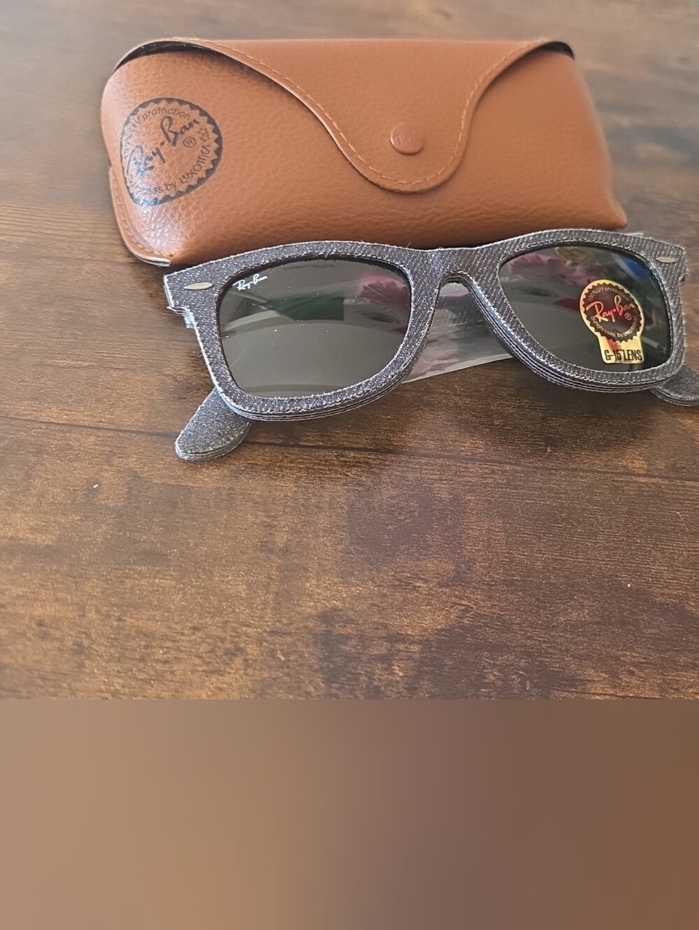 Ray-Ban Black Gray Wayfarer Sunglasses with Brown Case
